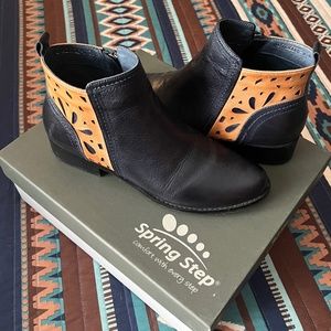 Spring Step unique ladies short boot in navy blue with tan leather ‘lace’